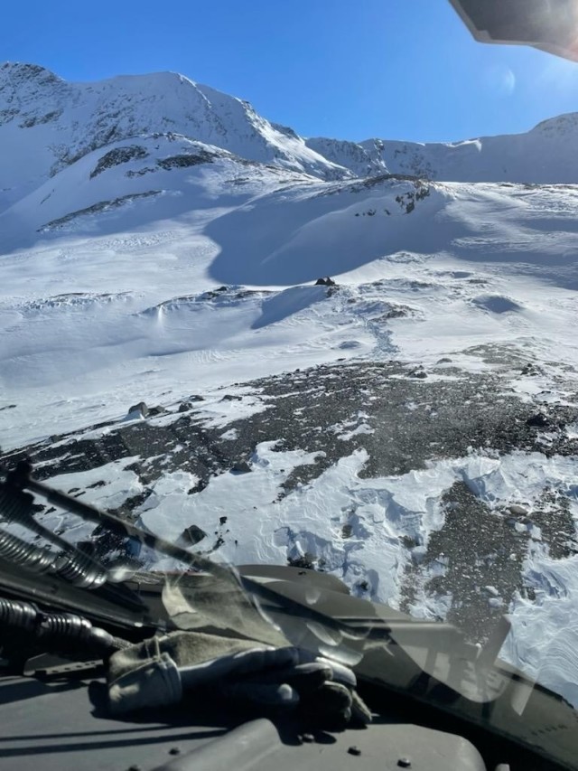 Alaska Army National Guard rescues 3 hunters from avalanche