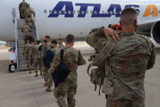 FORT KNOX, Ky.- The first wave of V Corps Soldiers board a plane for Grafenwöhr, Germany, on Sept. 1, in preparation for the upcoming simulation corps-level battle exercise, Warfighter 22-1. Warfighter will be V Corps’ final certifying exercise to become the U.S. Army’s fourth corps and America’s forward deployed corps in Europe. (U.S. Army photo by Pfc. Javen Owens/released)