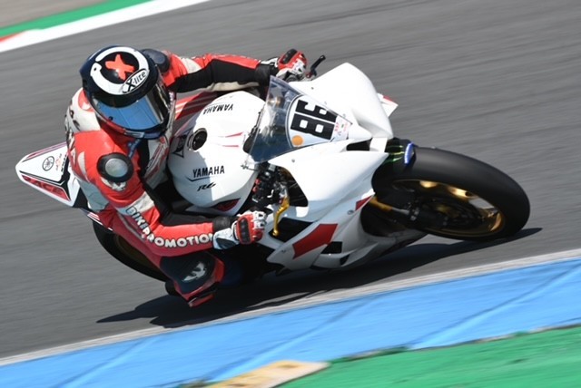 &#34;Reese&#34; Evans leans into a turn during a 2021 race on his Yamaha R6.