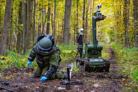 DVIDS - Images - U.S. Army Pacific (USARPAC) and the Canadian Armed Forces  provided counter improvised explosive devices (C-IED) training to Indian  Armed Forces personnel participating in Exercise Khaan Quest 2023 [Image 1  of 6]