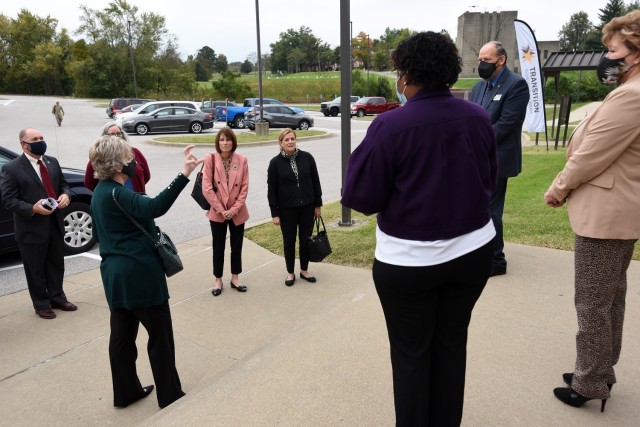 Vice Chief of Staff wife, Soldier and Family Readiness director engage with Fort Knox spouses