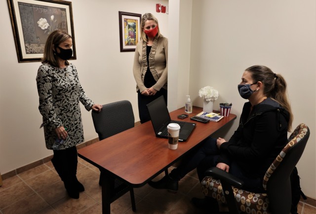 Spouse to the commanding general of U.S. Army Training and Doctrine Command, Dr. Elizabeth Funk speaks with Fort Knox spouses who were utilizing the installation co-work space Oct. 29, 2021.