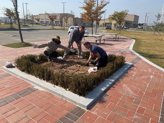After the relocation of the U.S. Army Corps of Engineers Far East District headquarters, from Dongdaemun to Pyeongtaek in 2018, the outdoor greenspace that once was is alive again, thanks to the FED 2020-2021 USACE Leadership Development II...