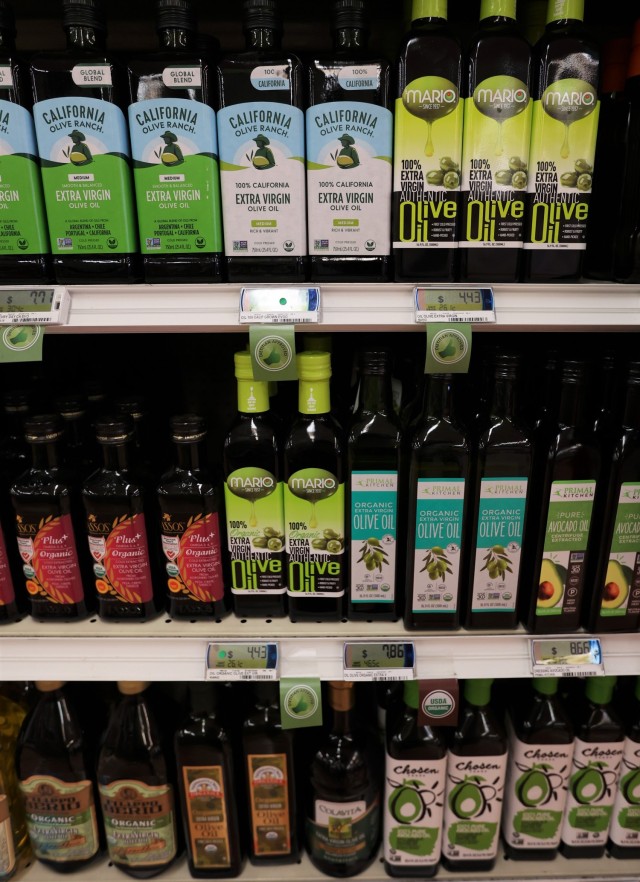 Green Dietitian Approved “thumbs up” stickers are positioned around the commissary to help take the guesswork out of knowing whether or not a food has good nutritional value.