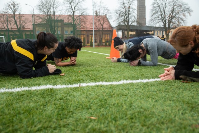 Members of the 1st Infantry Division Forward and Polish Land and Air Forces conduct tests from the Army Combat Fitness Test as part of the Women&#39;s Cultural Exchange at Forward Operating Site Poznań, Poland, Nov. 3, 2021. The 1ID is currently...