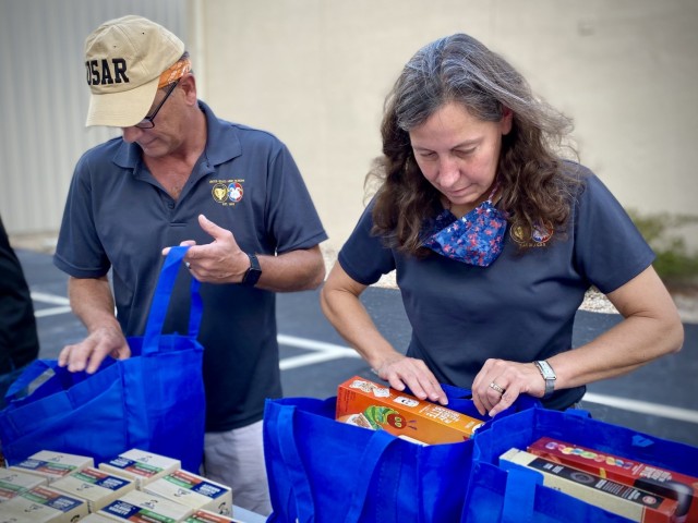 Lt. Gen. Jody Daniels, Chief of Army Reserve and Commanding General, United States Army Reserve Command, and her spouse John McCarthy, pack bags with food to be distributed during the Military Family Advisory Network’s 1 million meal challenge at Manna Church, Oct. 23, 2021.  (U.S. Army Reserve photo by Sgt. 1st Class Javier Orona)