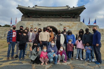 Soldiers and families build resilience through Suwon city tour