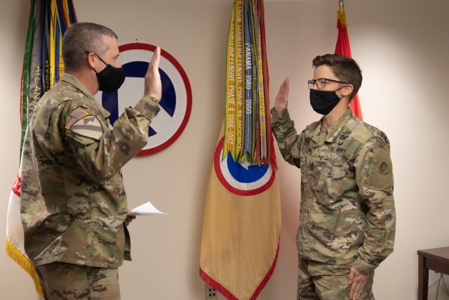 Sgt. 1st Class Michelle Willis (right), secretary of the general staff noncommissioned officer in charge, 1st Theater Sustainment Command, recites the oath of enlistment delivered by Col. Robert Kellam, chief of staff, 1st TSC, at Fort Knox, Kentucky, Nov. 8, 2021. Willis reenlisted to continue to serve in the Army indefinitely. Career Soldiers can reenlist for an unspecified period, extending their enlistment term to the year they must be promoted or face separation, also known as the high year tenure mark. (U.S. Army Photo by Maj. Jessica Rovero)
