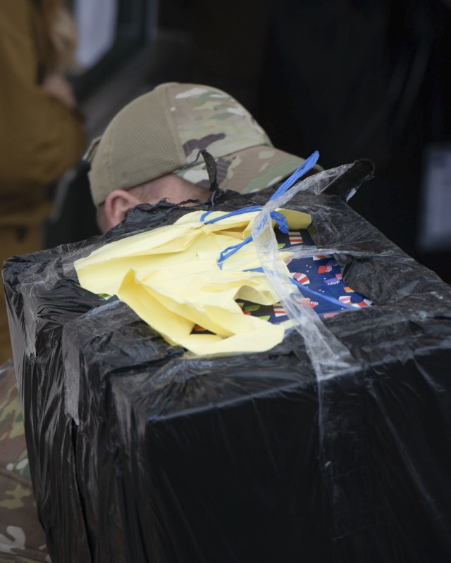 New Hampshire Guard Delivers For Operation Santa Claus Article The United States Army