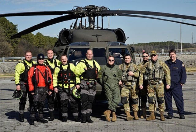 Tenn. Guardsmen and Nashville Fire Department HART team practice water hoist rescue