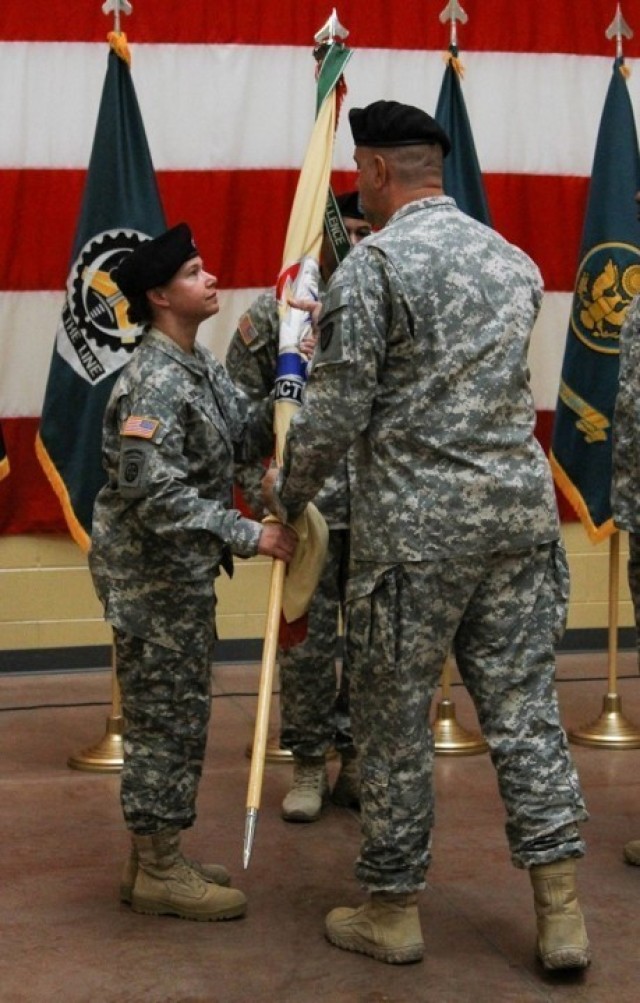Col. Sydney Smith accepts the unit colors from Maj. Gen. Kevin O'Connell, then U.S. Army Sustainment Command’s commanding general, July 31, 2015. (Photo by Staff Sgt. Trish McMurphy)