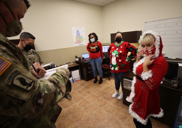Fort Knox Garrison leaders judge Military Personnel Division holiday office, personnel decorating co