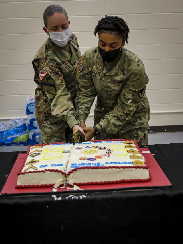 Sgt. Maj. Edrena Roberts (left), III Corps and Fort Hood Command Chaplain Sgt. Maj. and PV2 Jada McCoy, Fort Hood Garrison religious affairs specialist, cut the 112th anniversary cake, Fort Hood, Texas, Dec. 16, 2021. Roberts is the oldest enlisted member on post while McCoy is the youngest. (U.S. Army photo by Sgt. 1st Class Angela Holtby)