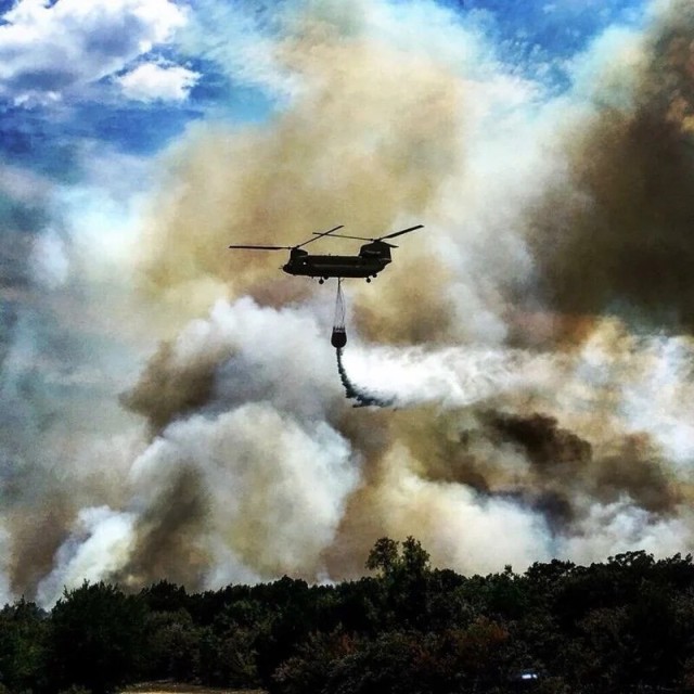 Dutch Chinook fighting wildfire