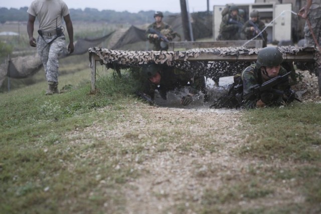Dutch troops in obstacle course