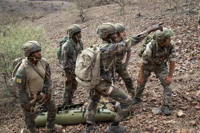 French service members with the 5th Overseas Interarms Regiment (5e RIAOM) practice hauling a casualty up a mountain at the Arta Range Complex, Djibouti, Dec. 14, 2021. Five instructors from the U.S. Army Mountain Warfare School in Jericho, Vt....