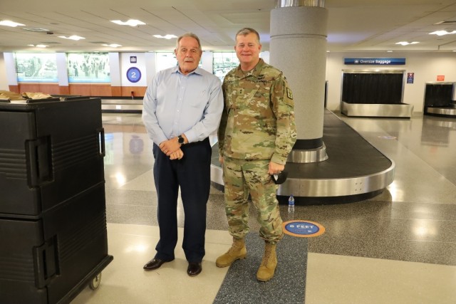 CASCOM senior leadership meets and greets Fort Lee Soldiers departing for holiday block leave