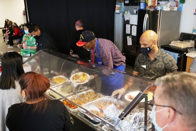 ALU students volunteer to feed homeless veterans