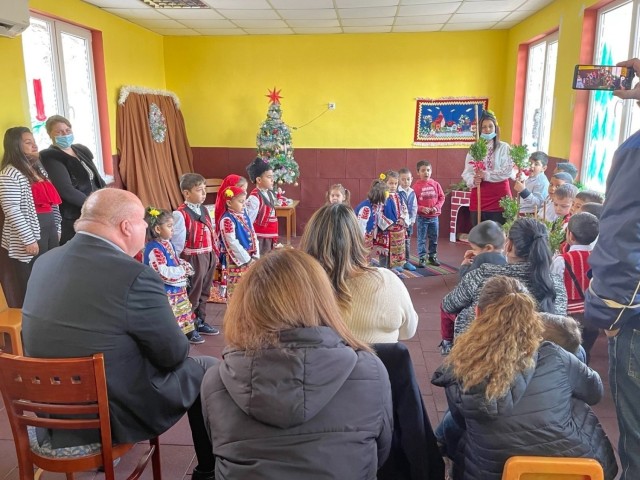 U.S. Army Soldiers and staff stationed in Novo Selo Training Area, Bulgaria, observe Bulgarian Christmas traditions at a local school, December 22, 2021. Novo Selo Training Area personnel were invited to local schools to share and exchange holiday traditions, and learn about local culture. 