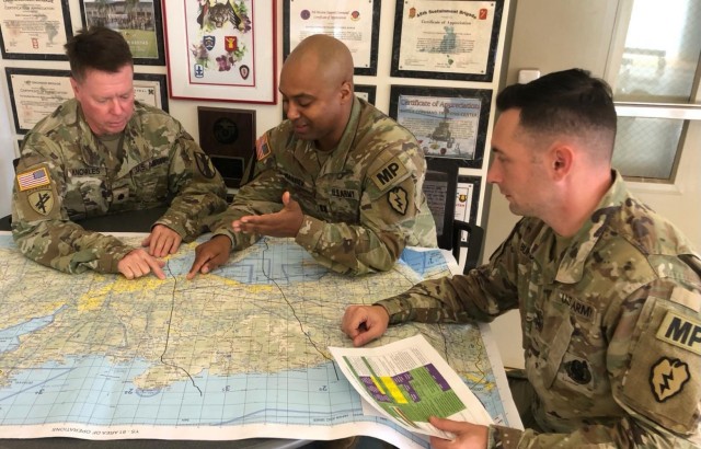 Lt. Col. Gordon Knowles, a plans officer for the 9th MSC’s 303rd Maneuver Enhancement Brigade (MEB) discusses the aspects of detainee operations and safeguards for surrendering forces with active-duty counterparts from the 25th Infantry Division...