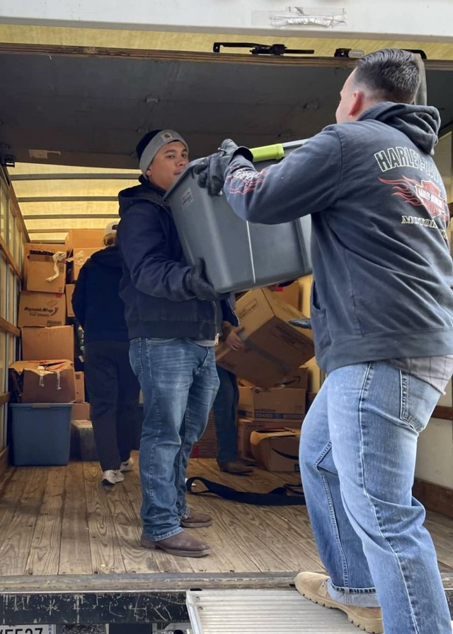 Fort Knox Sergeant Audie Murphy Club volunteers assist in pre-Christmas tornado relief efforts