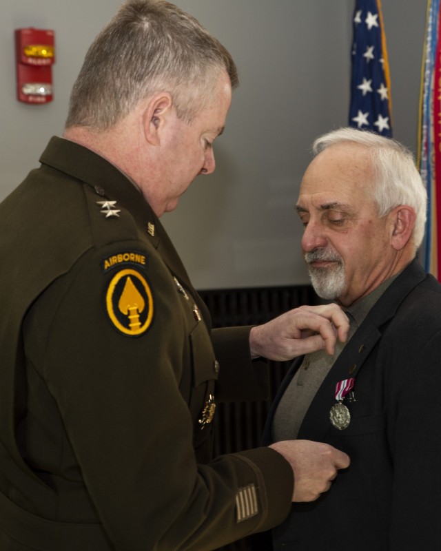 ASC bids farewell to SES ‘plankholder’