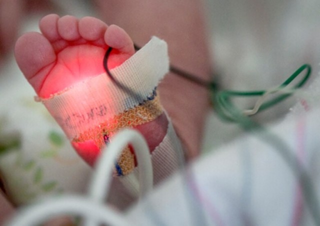 A newborn is admitted to the Level 2 area of the Neonatal Intensive Care Unit at the Wilford Hall Medical Center on Lackland Air Force Base, Texas. The Level 2 area is for babies that are born prematurely or ill and require specialized neonatal care. (U.S. Air Force photo/Staff Sgt. Bennie J. Davis III)
