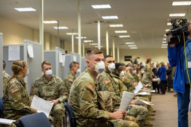 NaNational Guard members support medical facilities as COVID-19 hospitalizations hit pandemic peak