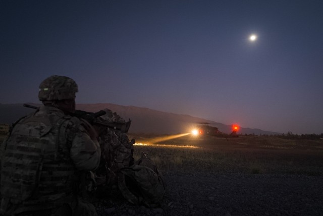 ‘Go for Broke’ Mortars Fly High at Pohakuloa Training Area