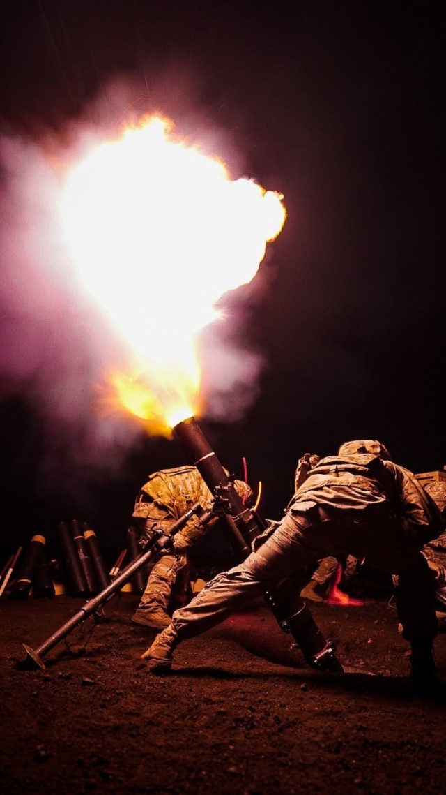 ‘Go for Broke’ Mortars Fly High at Pohakuloa Training Area