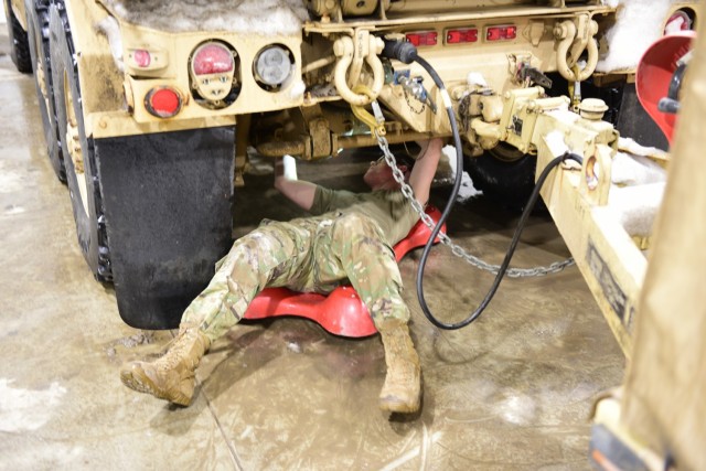 Wisconsin Guard trains in cold at Michigan’s Winter Strike