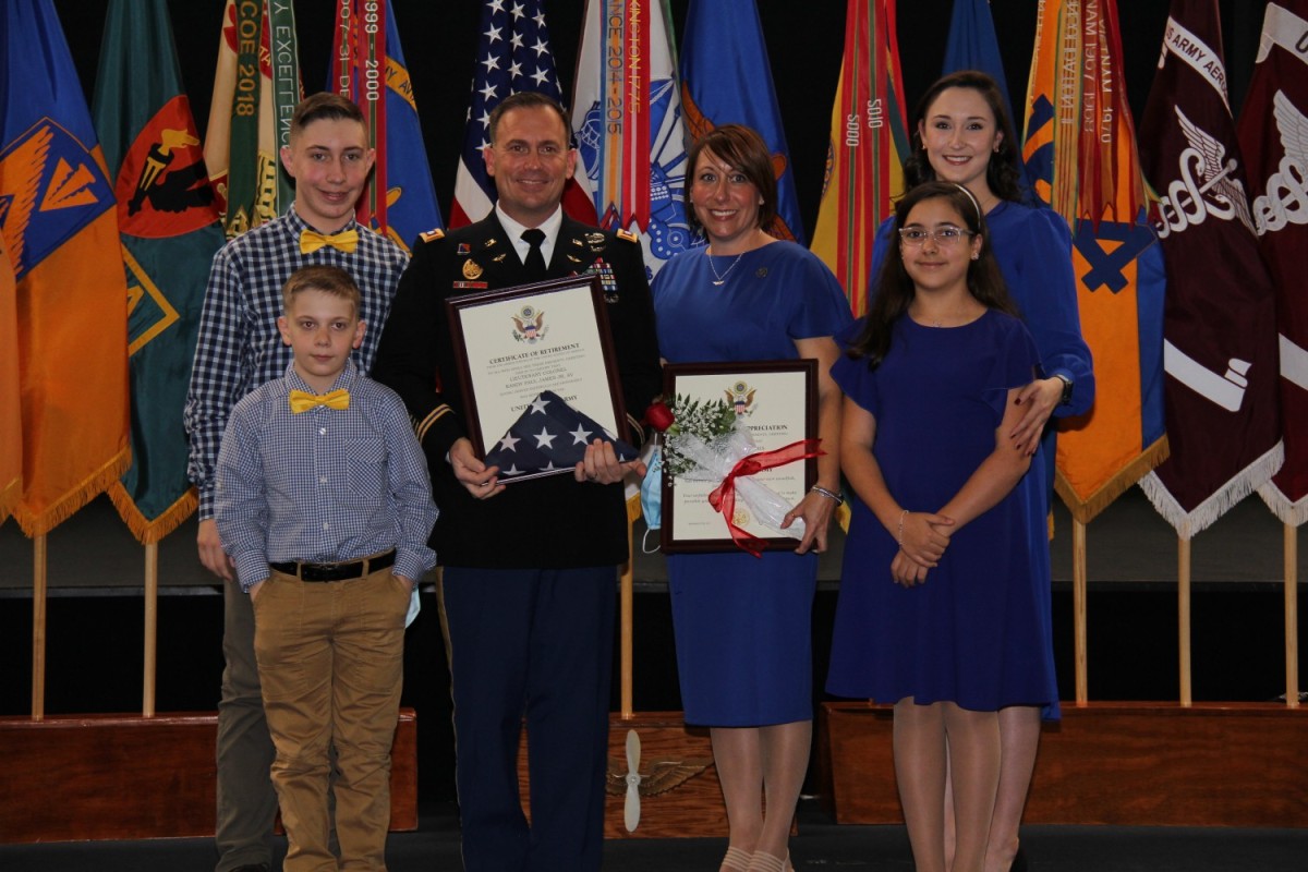 300+ YEARS OF SERVICE -- 6 Soldiers, 5 civilians retire during ...