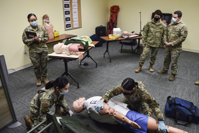 Bass highlights Army-Air Force integration during JBLM visit