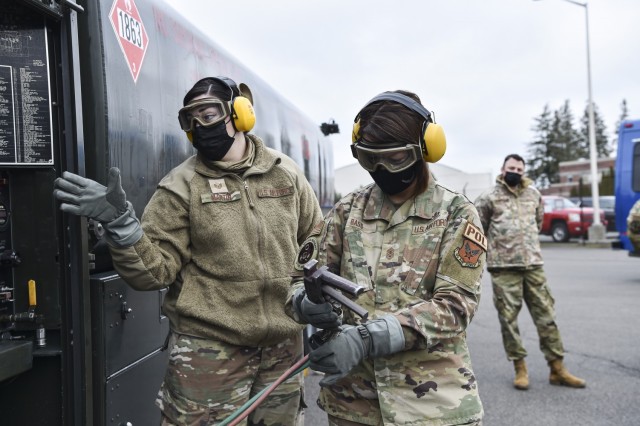 Bass highlights Army-Air Force integration during JBLM visit