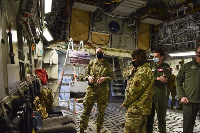 Bass highlights Army-Air Force integration during JBLM visit