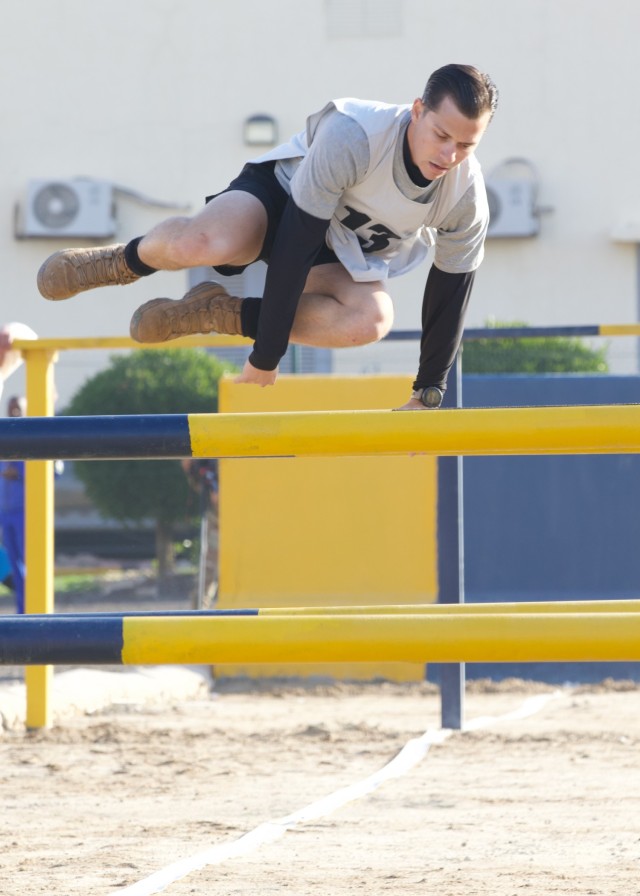 TF Hurricane Soldiers Compete in Kuwait Military Pentathlon