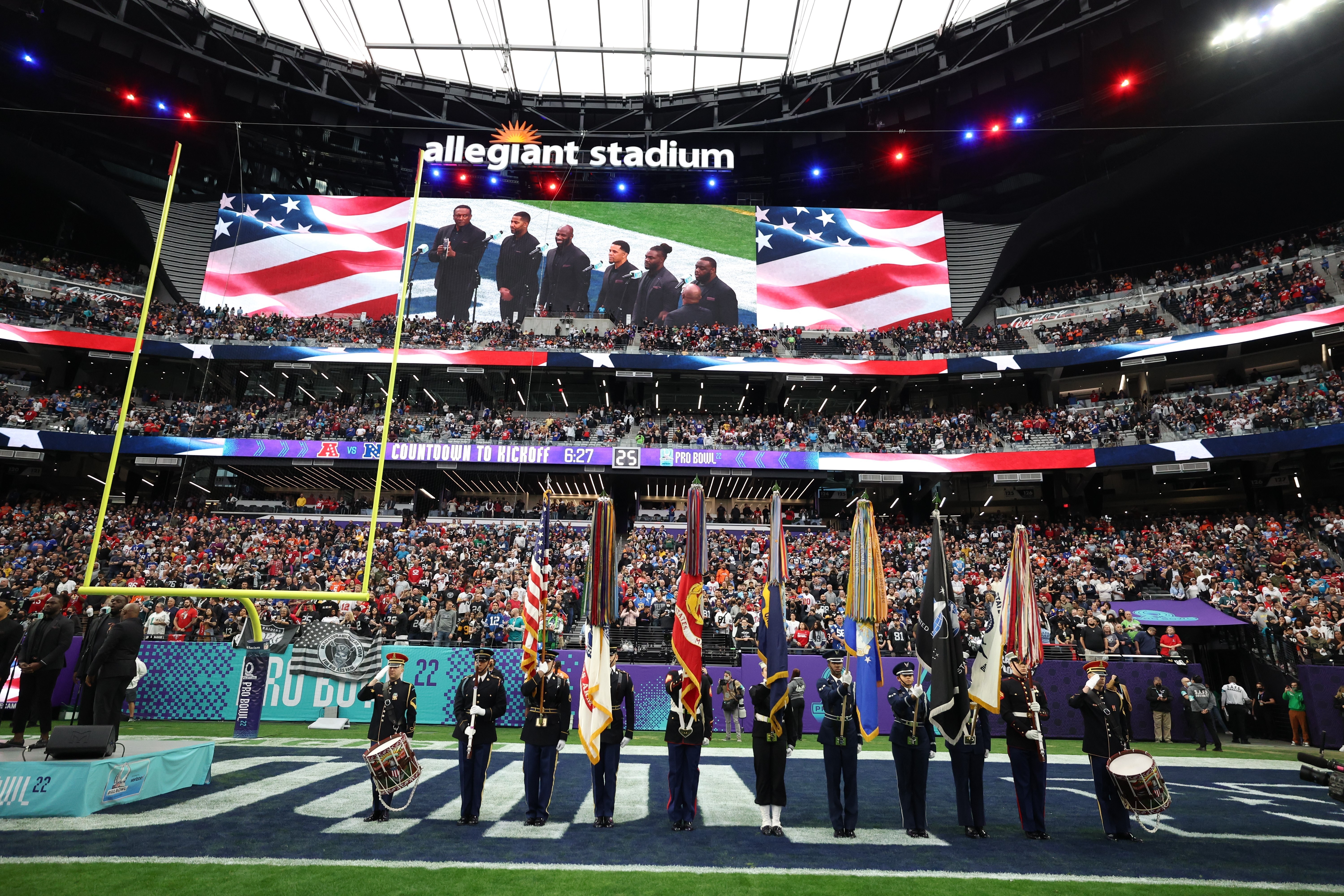 Service Members Present the Colors at NFL Pro Bowl, Article
