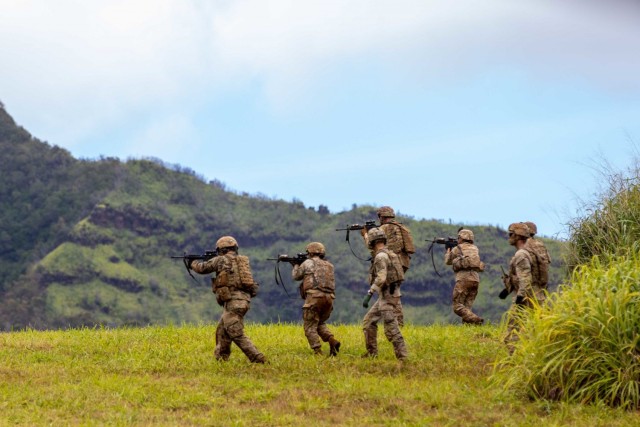 Soldiers assigned to A Company, 29th Brigade Engineer Battalion, 3rd Infantry Brigade Combat Team, 25th Infantry Division conduct squad live fire exercise training lanes at Schofield Barracks, Hawaii on March 30, 2021. (U.S. Army photo by Staff Sgt. Alan Brutus)