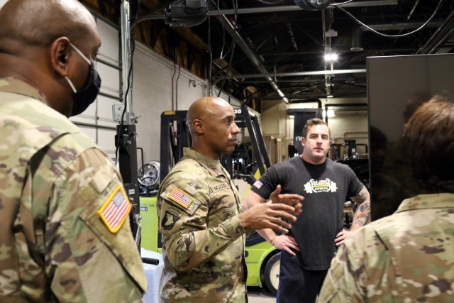 Command Sgt. Maj. Anthony McAdoo, the U.S. Army Human Resources Command senior enlisted advisor, provides a back-brief of HRC initiatives to members of the Mission Support Battalion on Dec. 15, 2021, during a tour of U.S. Army Marketing and Engagement Brigade at Fort Knox, Kentucky. 