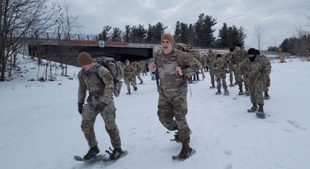 10th Mountain Division Soldiers support suicide awareness with snowshoe hike