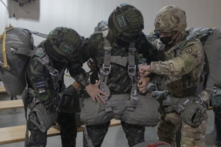 US, Royal Thai Army paratroopers conduct bilateral airborne operation at  JBLM | Article | The United States Army