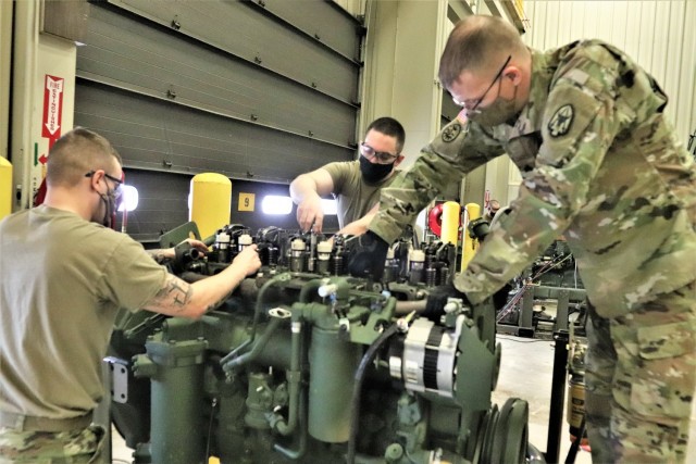 Construction Equipment Repairer Advanced Leader Course students build ...