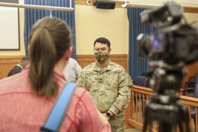 1ID Soldiers Become U.S. Citizens during Naturalization Ceremony