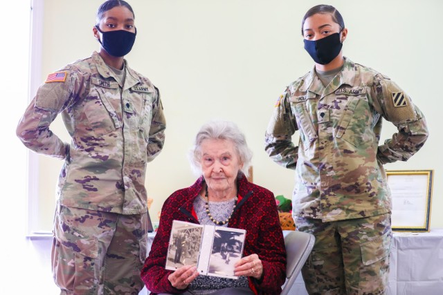 3rd ID Soldiers Celebrate Women&#39;s Army Auxiliary Corps Veteran&#39;s 101st Birthday