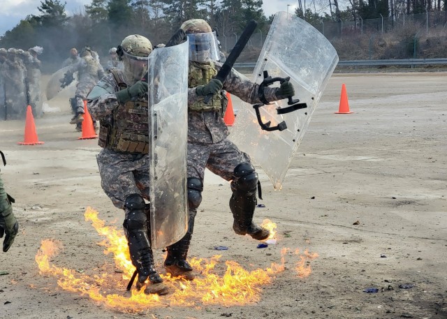 HOHENFELS, Germany – U.S. Army Soldiers with the Kentucky National Guard’s 1st Battalion, 149th Infantry Regiment, 116th Infantry Brigade Combat Team, 29th Infantry Division, conduct fire phobia training at the Joint Multinational Readiness...