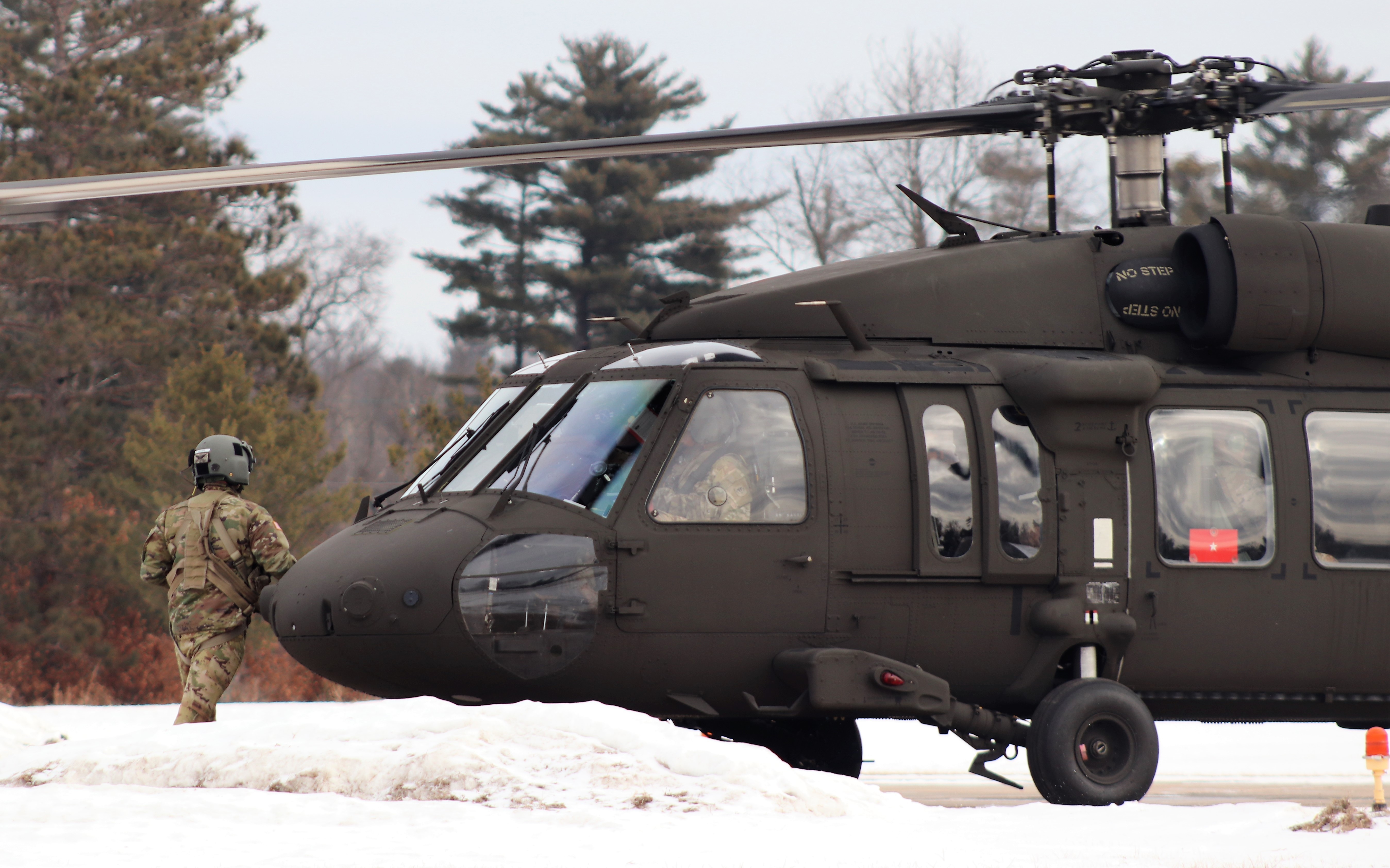 Wisconsin National Guard aircrew supports UH-60 Black Hawk training ...