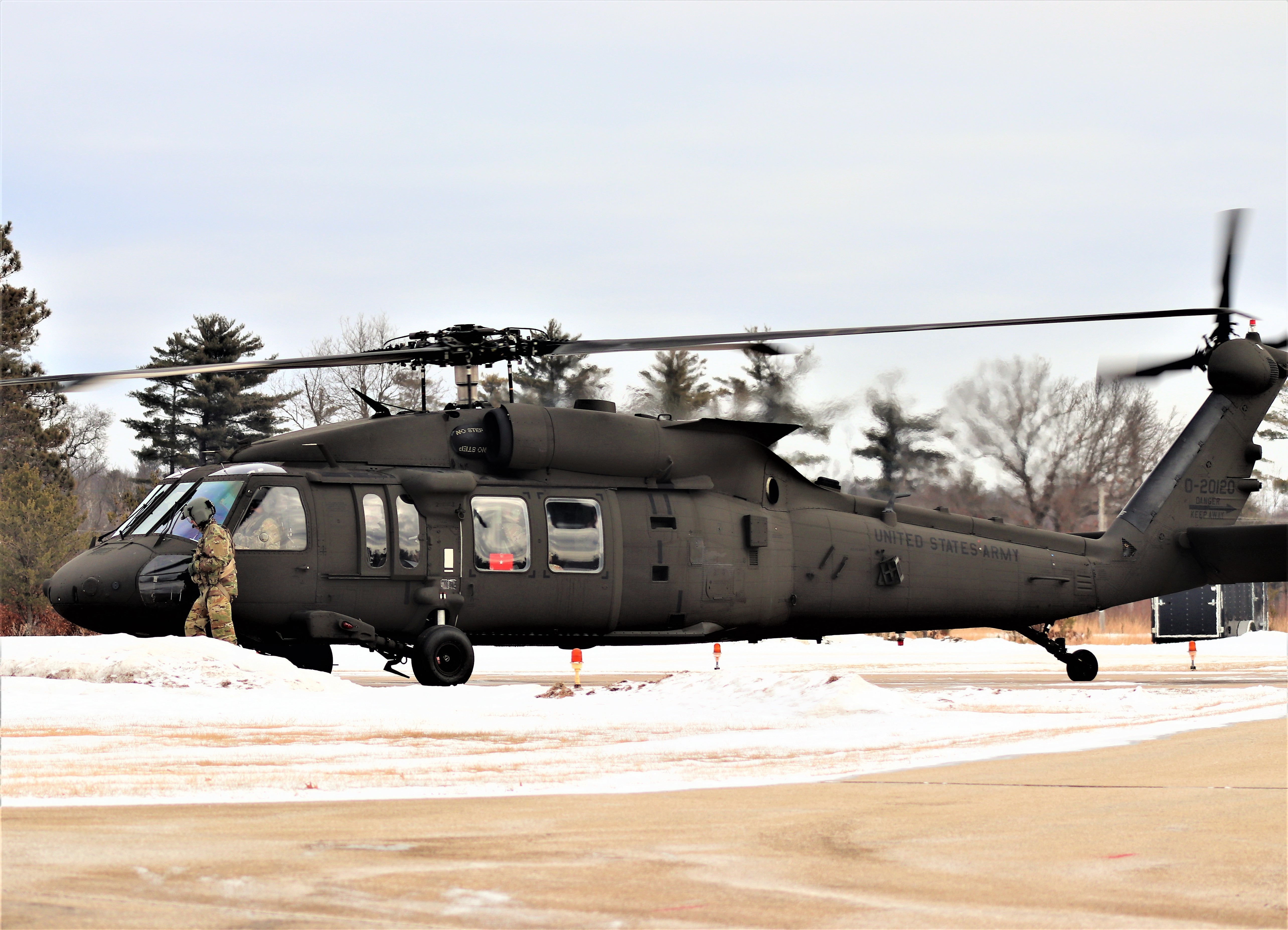 Wisconsin National Guard aircrew supports UH-60 Black Hawk