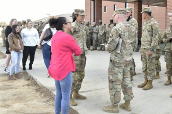 Army encourages Soldiers to assist recruiting effort after completing initial training via HRAP
