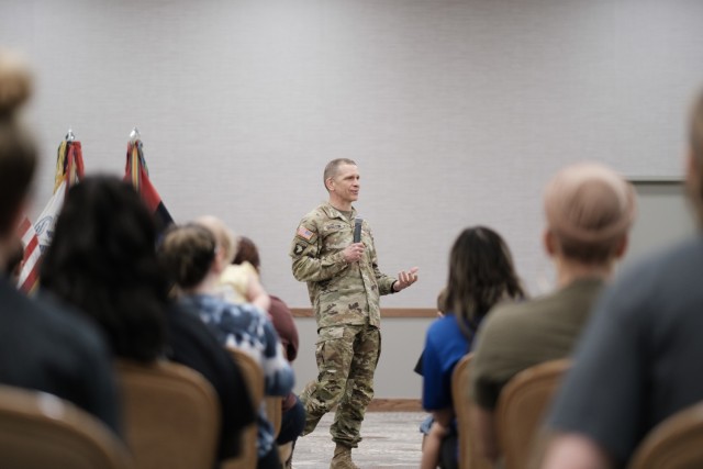 U.S. Sergeant Major of the Army hosts Town Hall for deployed Soldiers&#39; Families