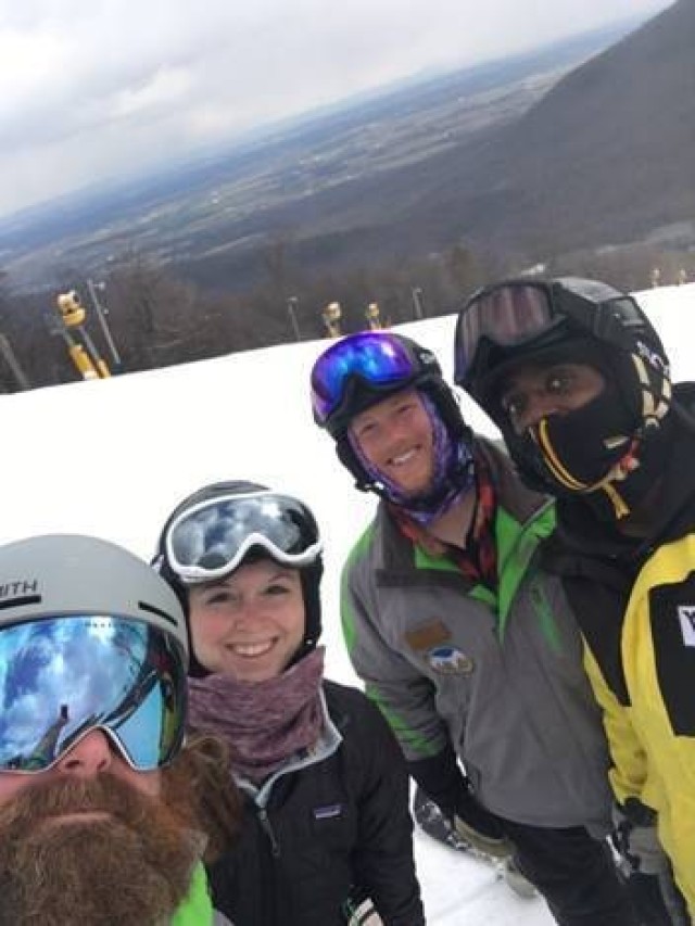 Soldiers at Walter Reed SRU Take on the Snowy Slopes